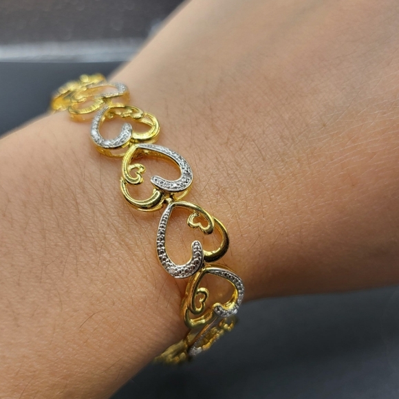 Jewelry - Vintage heart bracelet